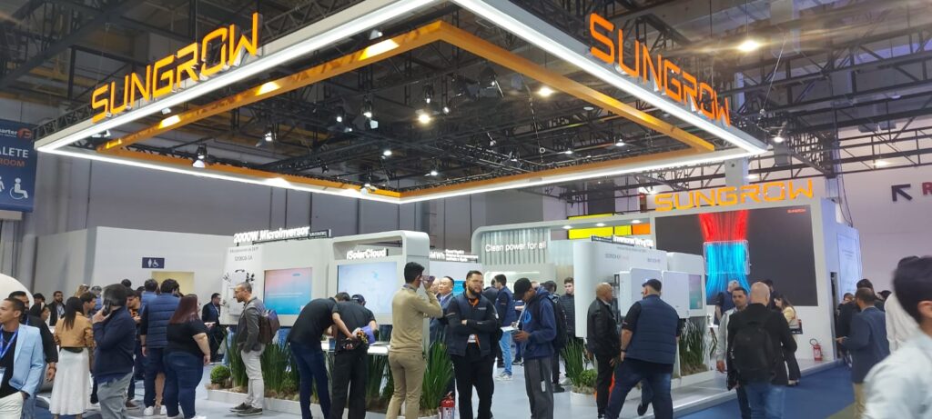 intersolar-2025:-sungrow-apresentara-novo-inversor-hibrido-e-modelos-alinhados-com-o-fast-track