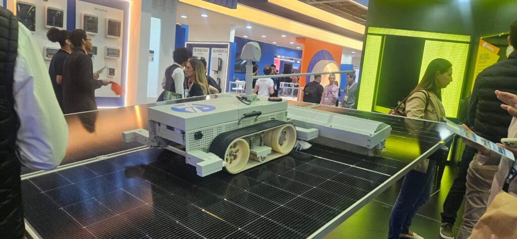 one-anuncia-robo-autonomo-para-limpeza-de-modulos-fotovoltaicos