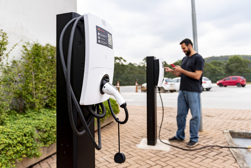 infraestrutura-de-recarga-rapida-(dc)-cresce-59%-em-seis-meses-no-brasil