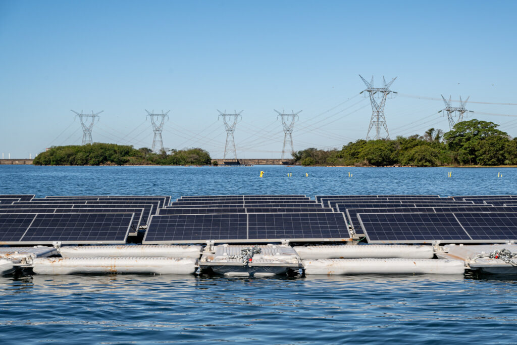 itaipu-da-inicio-a-montagem-de-usina-solar-flutuante-no-reservatorio