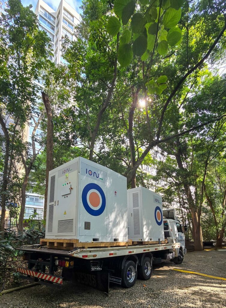 ion-energia-impulsiona-bess-as-a-service-no-brasil-e-busca-equipamentos-nacionais