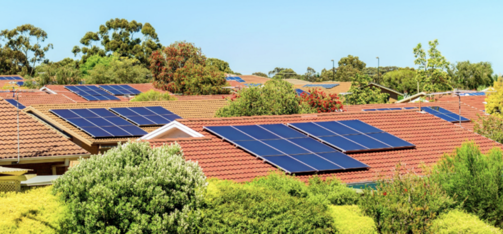 financiamento-para-solar-no-brasil-retrai-mas-segue-como-pilar-da-expansao
