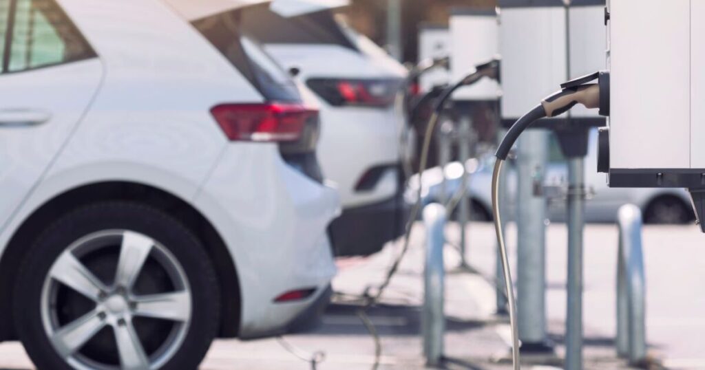 america-latina-avanca-na-infraestrutura-de-recarga-para-veiculos-eletricos:-brasil,-mexico-e-colombia-lideram-a-regiao