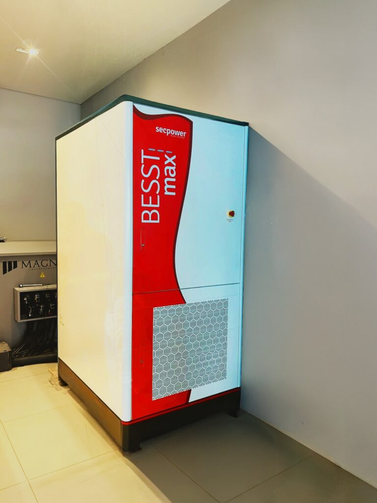 sistemas-de-armazenamento-da-secpower-abastecem-estacoes-de-recarga-de-veiculos-eletricos-em-sp