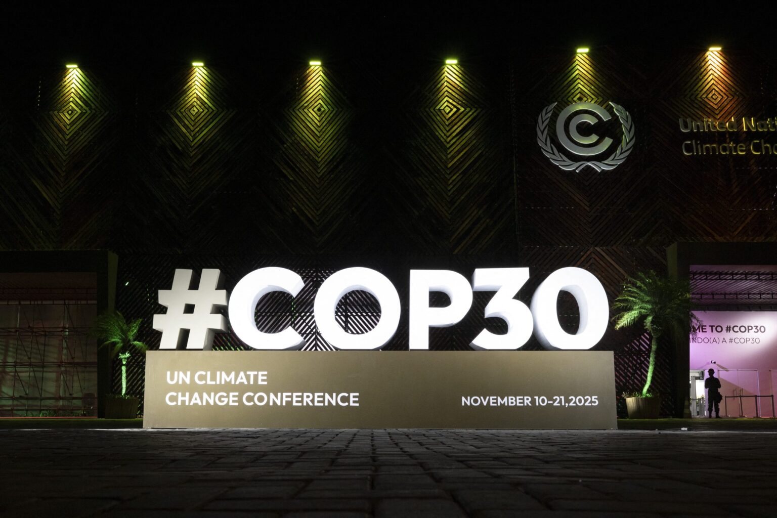 cop30:-brasil-e-mexico-assinam-acordo-para-impulsionar-a-eletrificacao-de-caminhoes-e-onibus-ate-2040