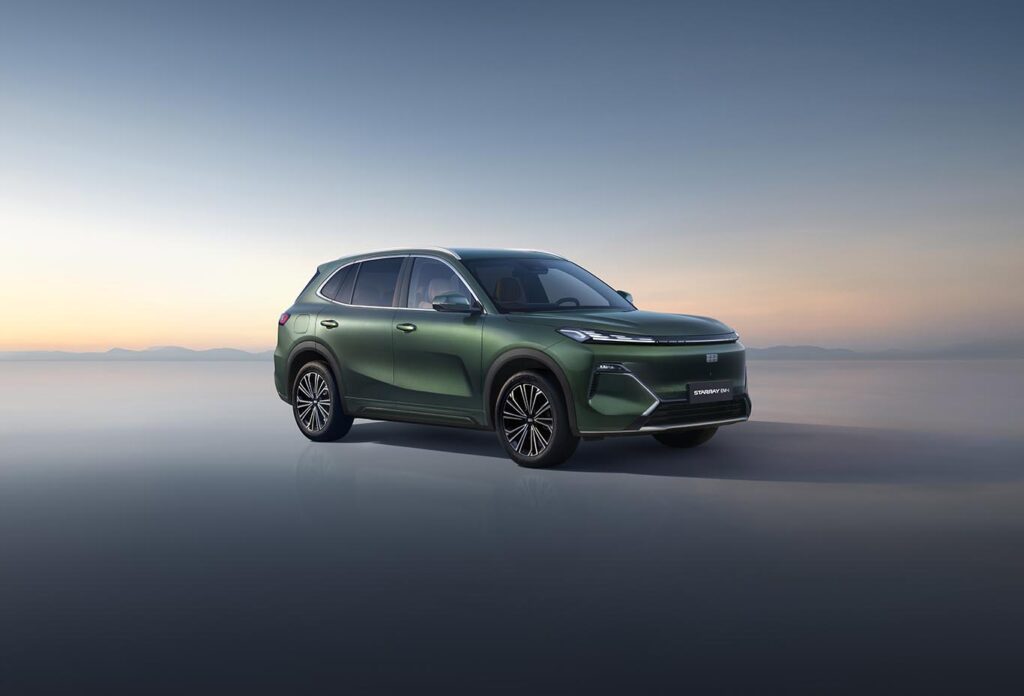 geely-e-grupo-vardi-anunciam-entrada-oficial-na-colombia-com-aposta-na-mobilidade-eletrica