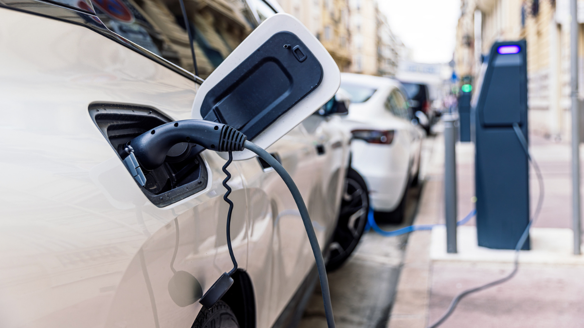 colombia-bate-recorde-na-venda-de-veiculos-eletricos-e-hibridos,-mas-a-infraestrutura-continua-defasada