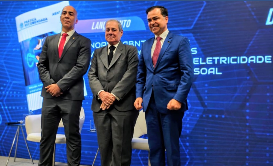 abnt-lanca-pratica-para-qualificacao-de-profissionais-da-manutencao-de-eletrificados