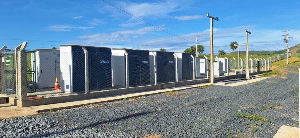 microrrede-une-geracao-solar,-armazenamento-e-automacao-em-cidade-de-800-habitantes-em-minas-gerais
