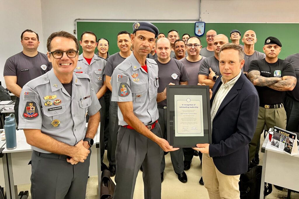 associacao-norueguesa-do-veiculo-eletrico-e-abve-prestam-reconhecimento-ao-major-ronaldo-ribeiro-pelos-servicos-prestados-a-eletromobilidade