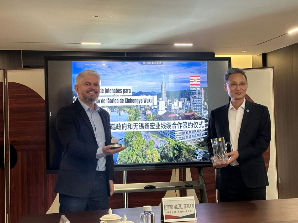 blumenau-(sc)-avanca-em-tratativas-com-chinesa-de-tecnologia-para-ves-e-energia-solar