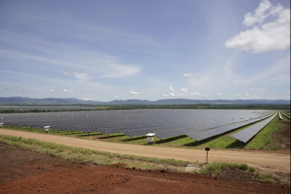 com-quase-70-gw,-setor-solar-supera-r$-300-bilhoes-em-investimentos-acumulados-no-brasil