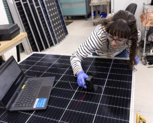 cortes-de-custo-da-industria-solar-provoca-onda-recorde-de-quebra-espontanea-de-vidros
