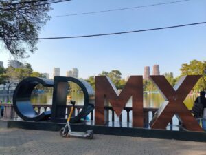 whoosh-e-semovi-da-cidade-do-mexico-concluem-com-sucesso-teste-pioneiro-de-patinetes-eletricos-visando-a-copa-do-mundo