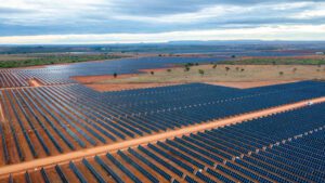 financiamento-para-geracao-solar-distribuida-cresce-em-2025,-mas-cai-para-centralizada,-aponta-cela