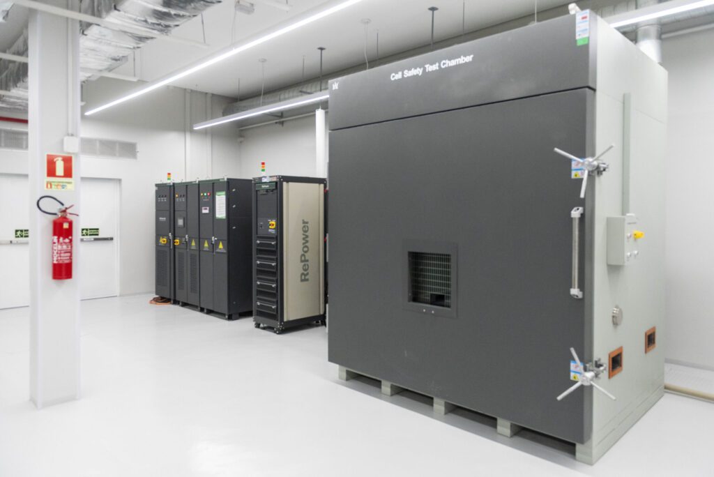pucrs-inaugura-laboratorio-para-certificacao-de-tecnologias-de-mobilidade-eletrica