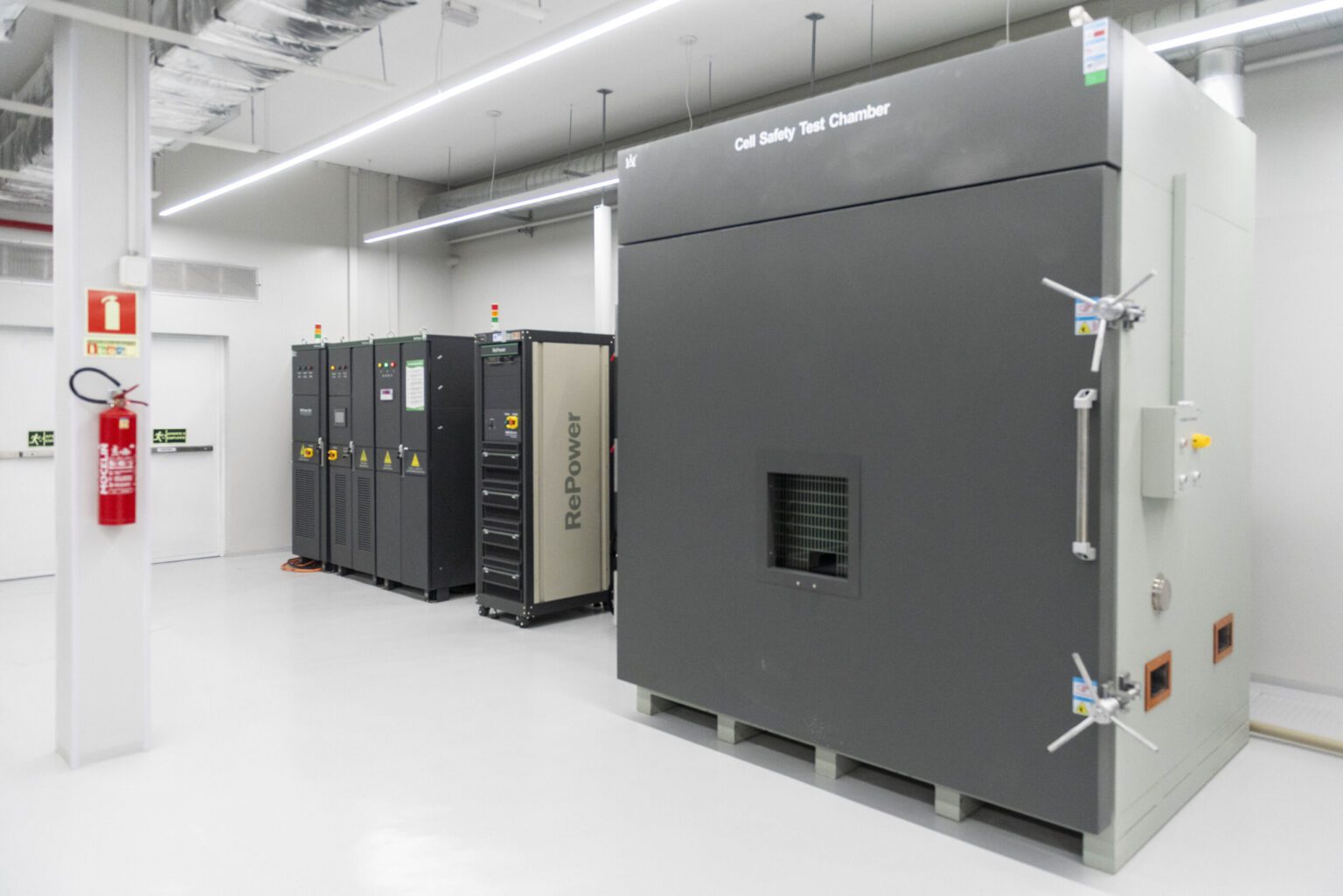 pucrs-inaugura-laboratorio-para-certificacao-de-tecnologias-de-mobilidade-eletrica