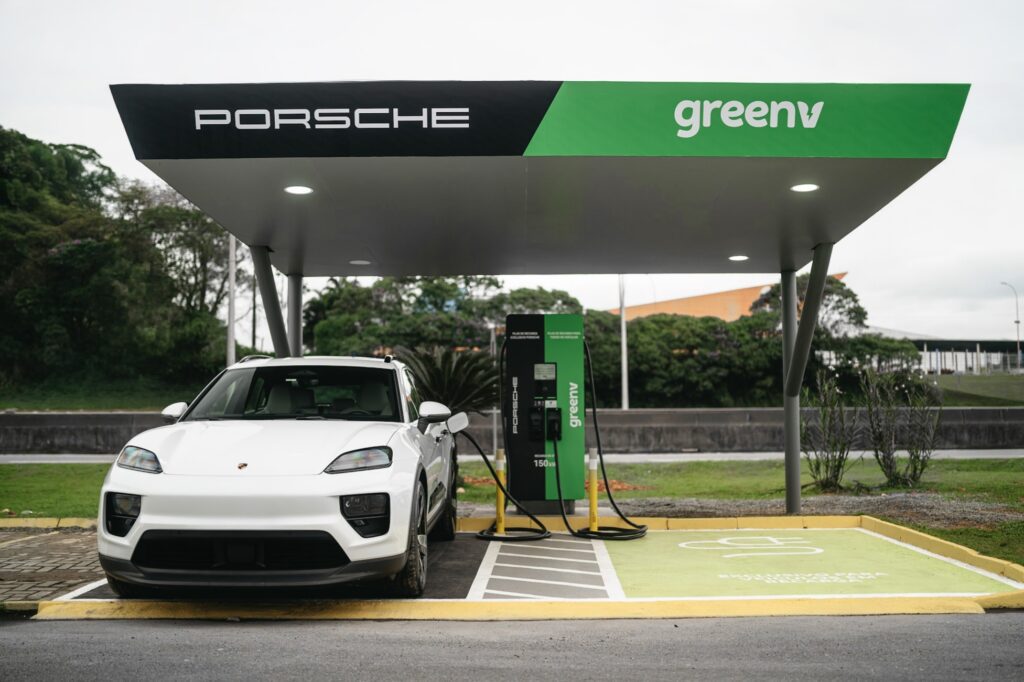 porsche-preve-104-carregadores-ultrarrapidos-em-estradas-brasileiras-ate-2028