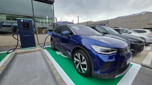 porsche-chile-da-um-salto-eletrico-com-o-ecossistema-de-recarga-“moon”-e-reforca-sua-aposta-na-eletromobilidade-no-cone-sul