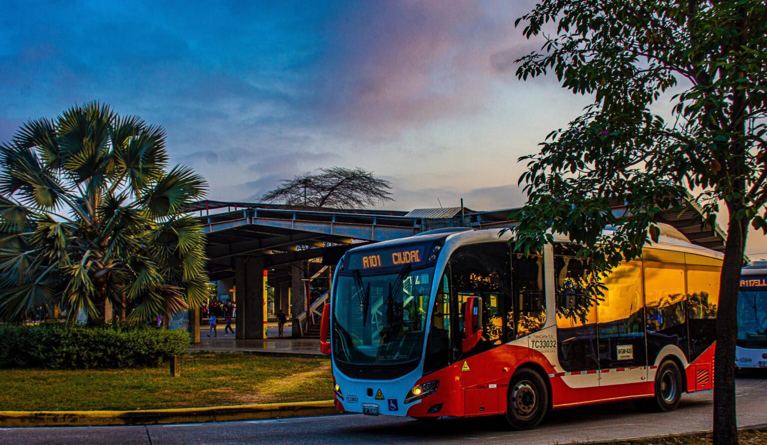 primeiros-onibus-eletricos-da-historia-do-transcaribe-ja-navegam-rumo-a-colombia