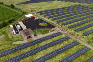 corsica-sole-coloca-em-operacao-eletrolisador-de-150-kw-em-usina-solar-de-12-mw