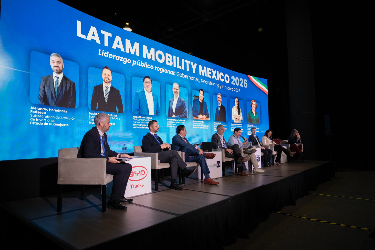 sete-autoridades,-uma-mesa-e-um-diagnostico:-o-que-falta-para-acelerar-a-mobilidade-eletrica-no-mexico
