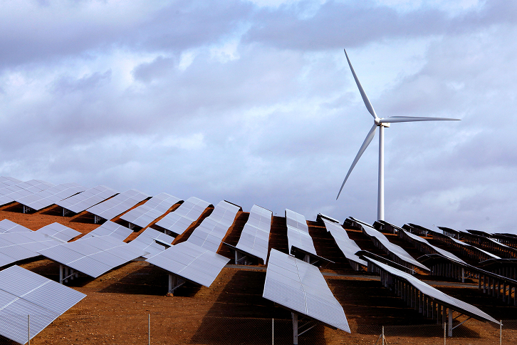 brasil-reduz-expansao-de-eolica-e-solar-em-27%-em-2025,-aponta-bloombergnef